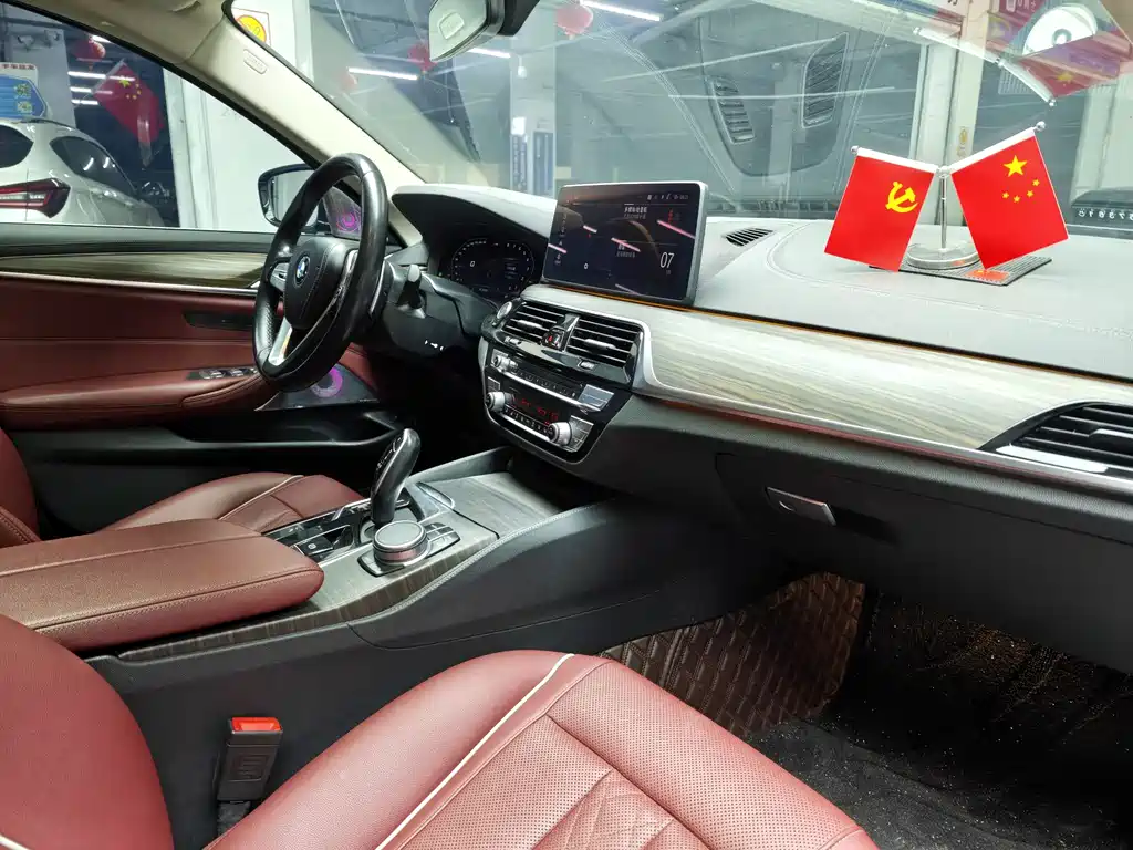 BMW 5 Series 2021 — фото 10