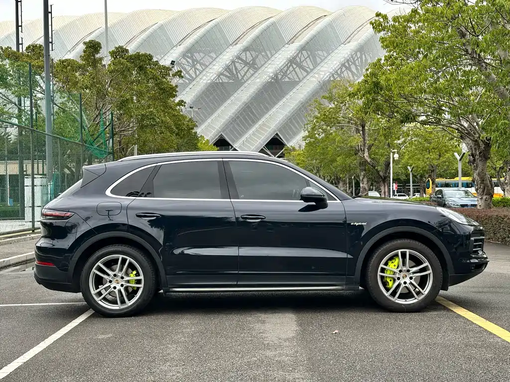 Porsche Cayenne Hybrid 2022 — фото 4
