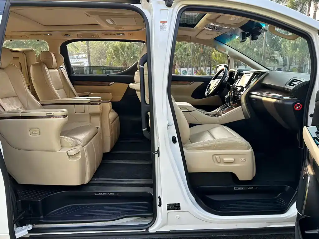 Toyota Alphard 2017 — фото 6