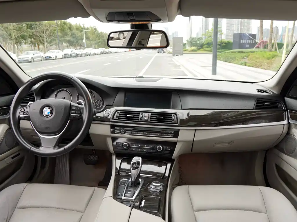 BMW 5 Series 2012 — фото 7