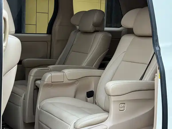 Toyota Alphard 2010