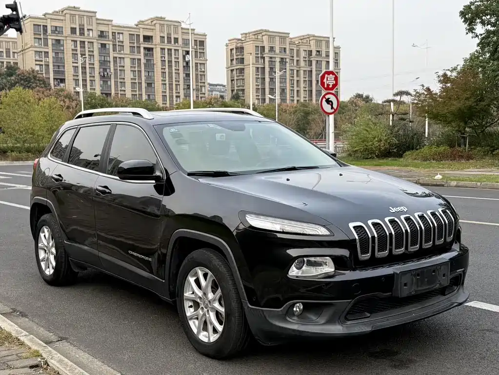 Jeep Cherokee 2017 — фото 3