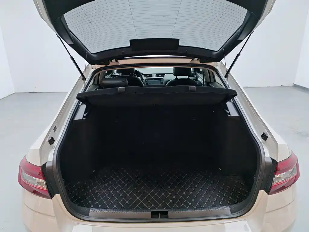 Skoda Octavia 2020 — фото 13