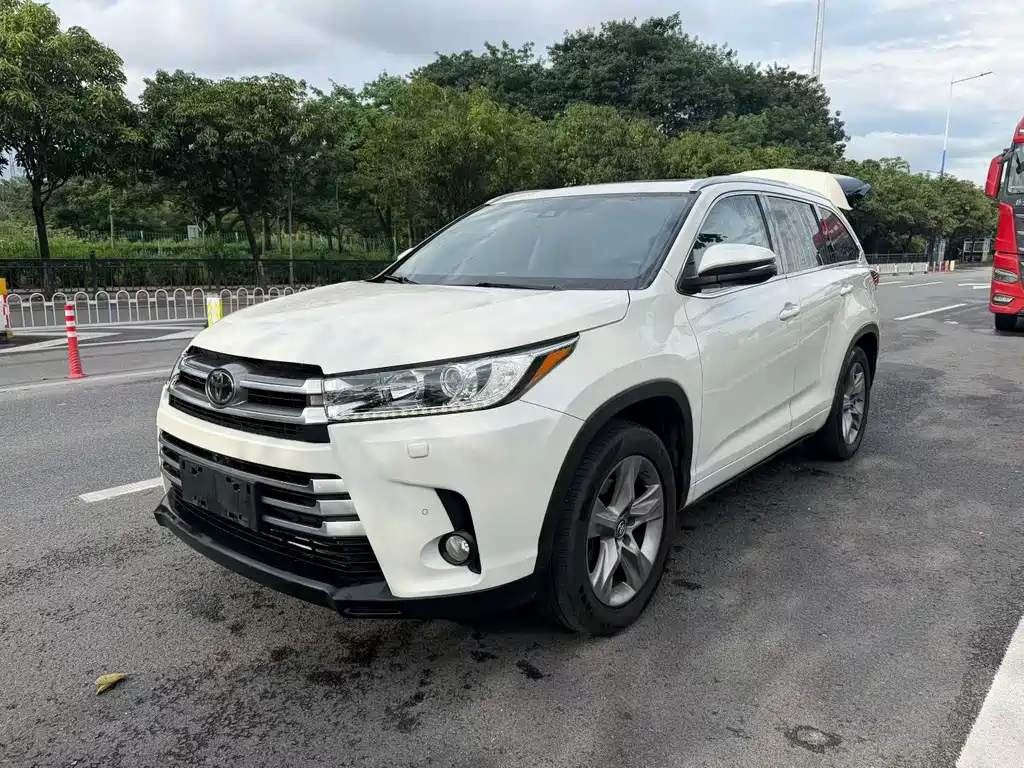Toyota Highlander 2018 — фото 1