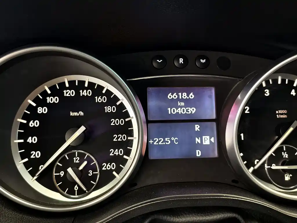 Mercedes-Benz R-Class 2017 — фото 18