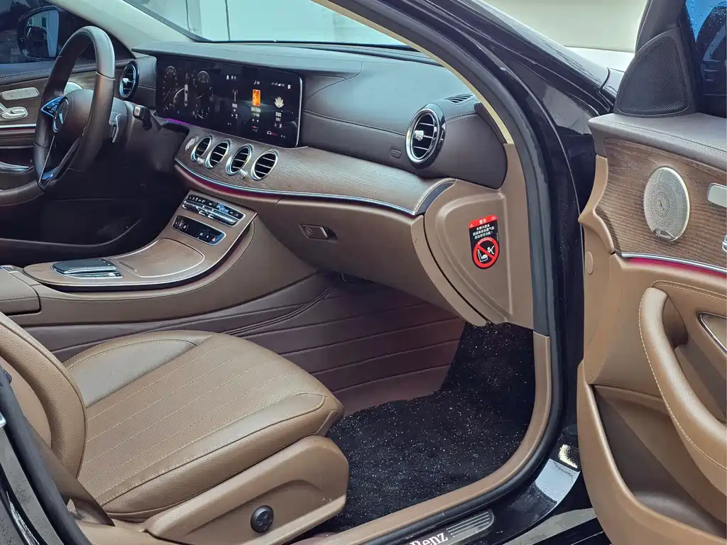 Mercedes-Benz E-Class 2023 — фото 10