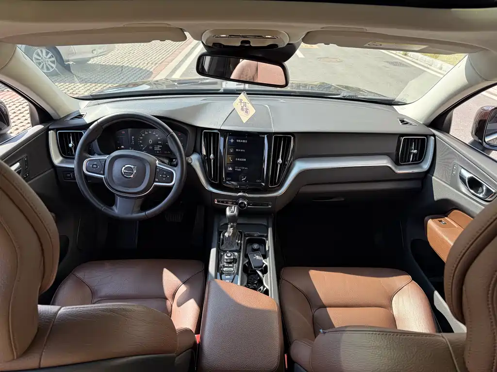 Volvo XC60 2018 — фото 6