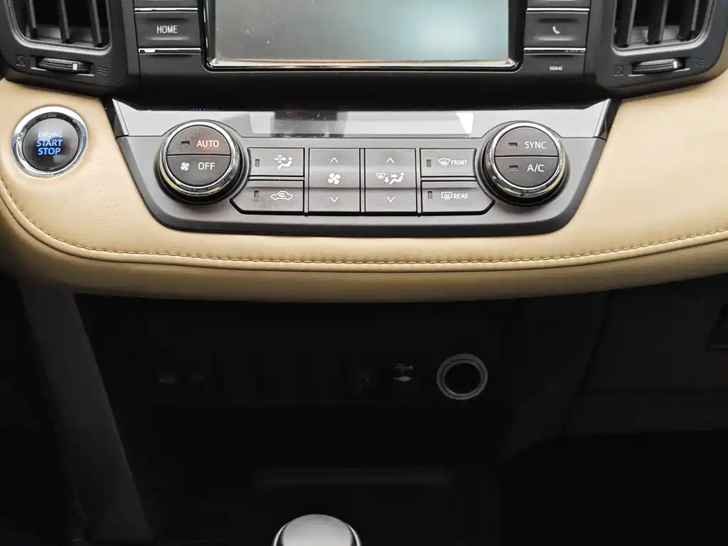 Toyota RAV4 2019 — фото 16