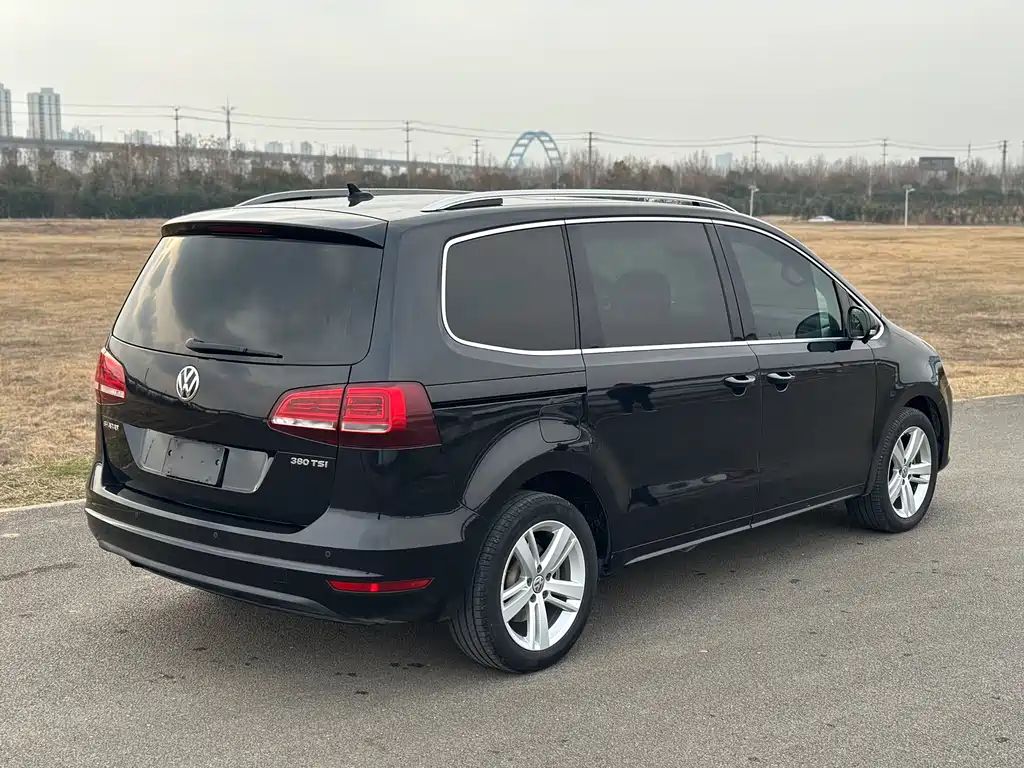 Volkswagen Sharan 2017 — фото 17