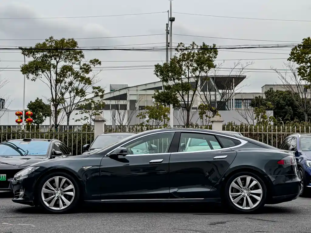 Tesla Model S 2015 — фото 6
