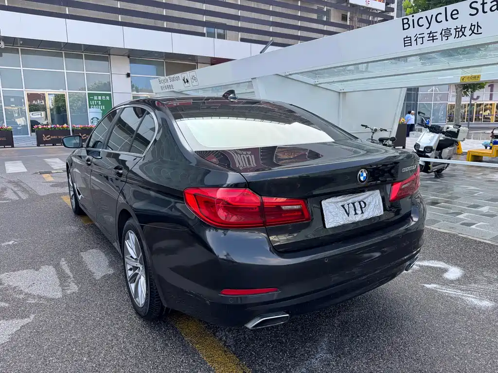 BMW 5 Series 2017 — фото 16