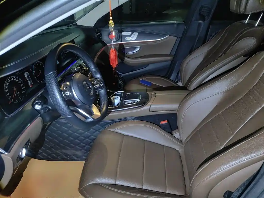 Mercedes-Benz E-Class 2019 — фото 16