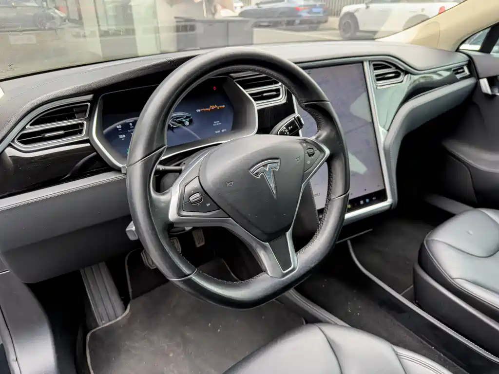 Tesla Model S 2015 — фото 16