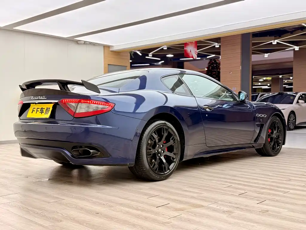 Maserati GranTurismo 2016 — фото 6