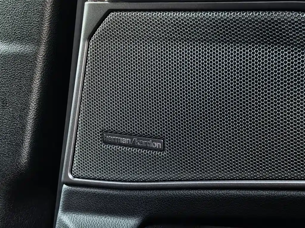 BMW 3 Series 2024 — фото 13