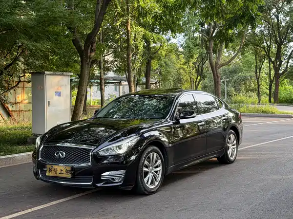 Infiniti Q70 2017