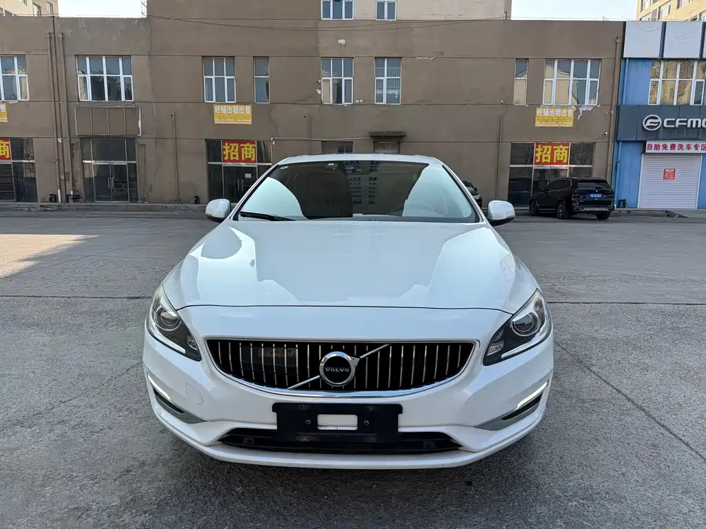 Volvo S60 2018 — фото 2