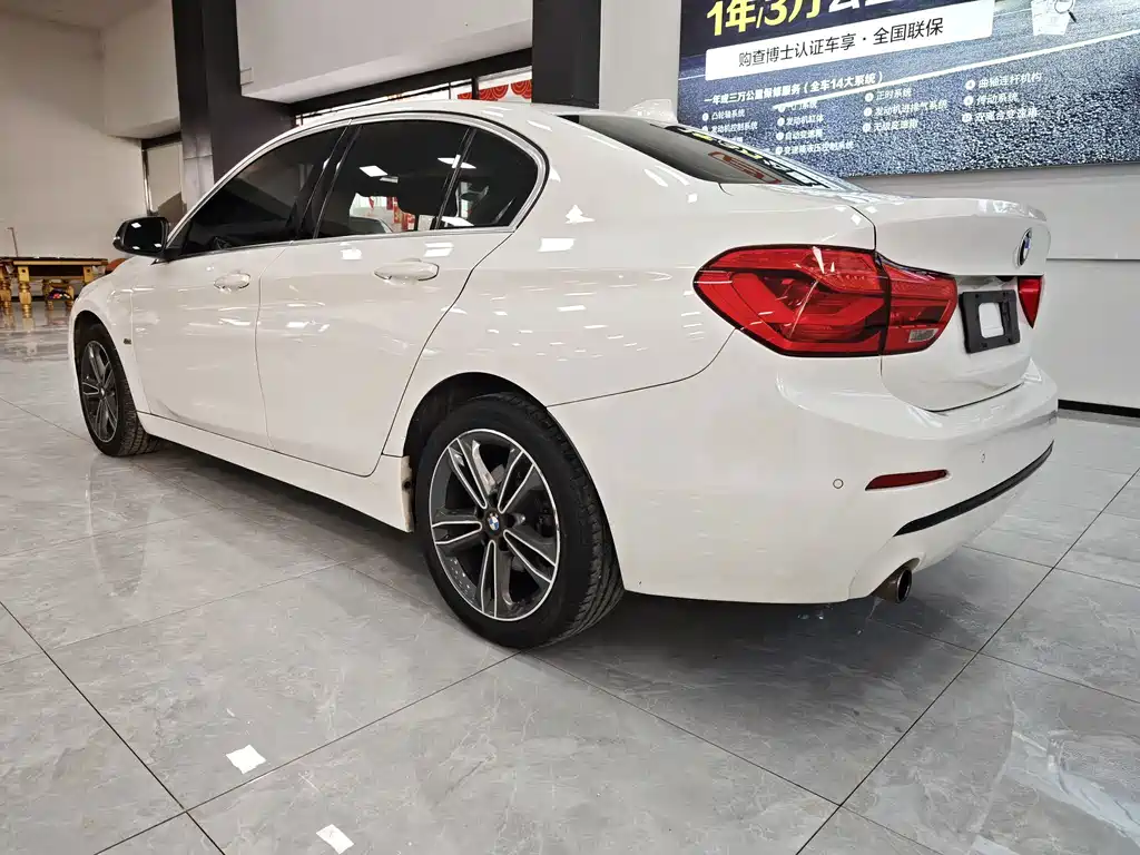 BMW 1 Series 2018 — фото 10