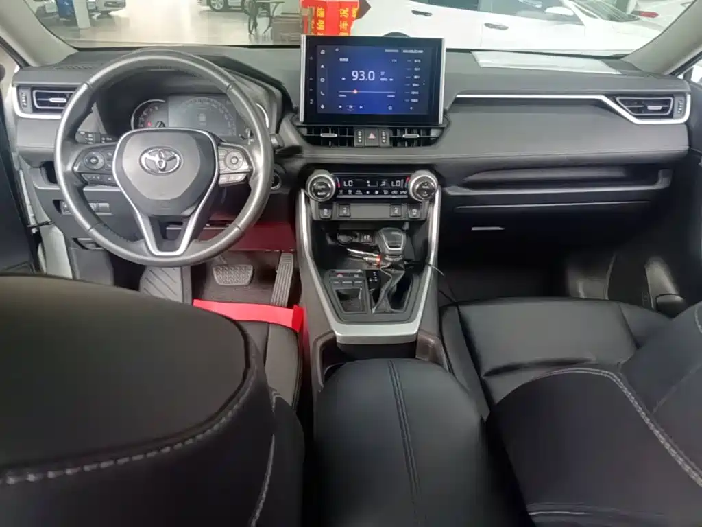 Toyota RAV4 2022 — фото 10