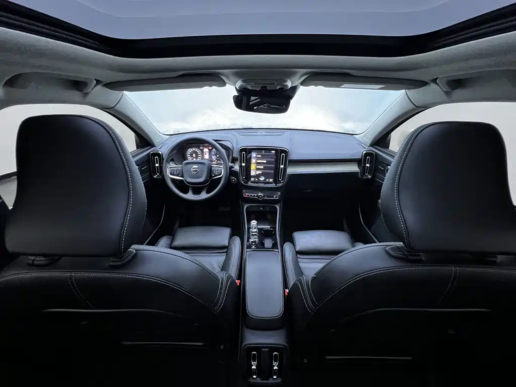 Volvo XC40 2020 — фото 17