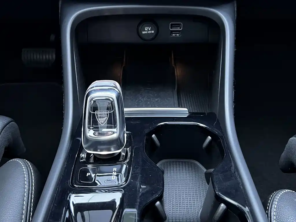 Volvo XC40 2020 — фото 21