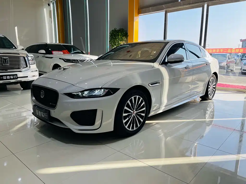 Jaguar XEL 2020 — фото 1