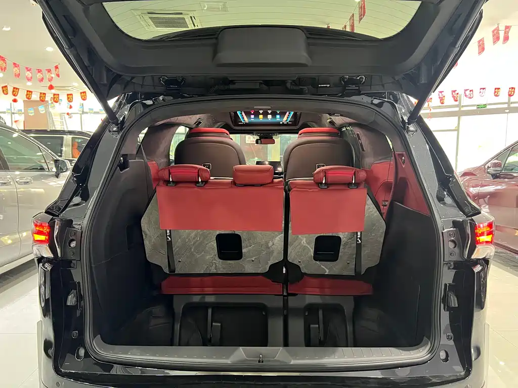 Toyota Granvia — фото 17