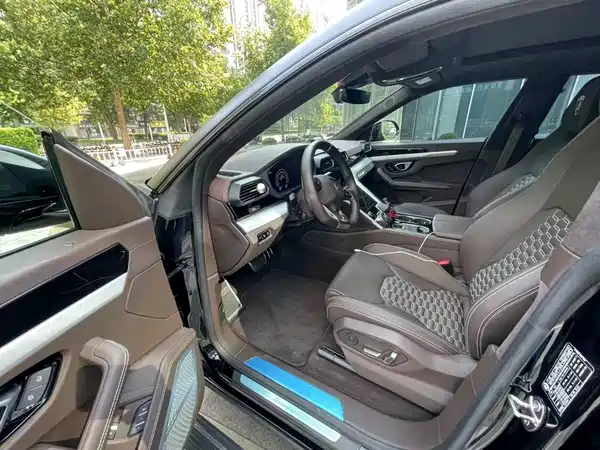 Lamborghini Urus 2021