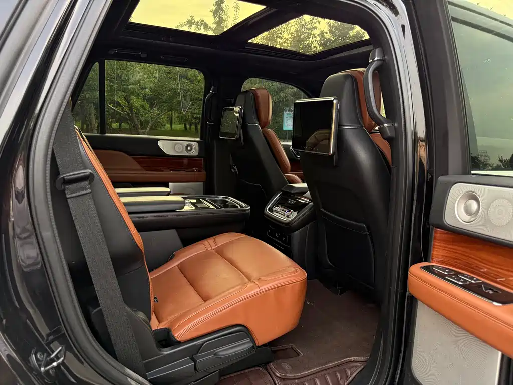 Lincoln Navigator 2019 — фото 25