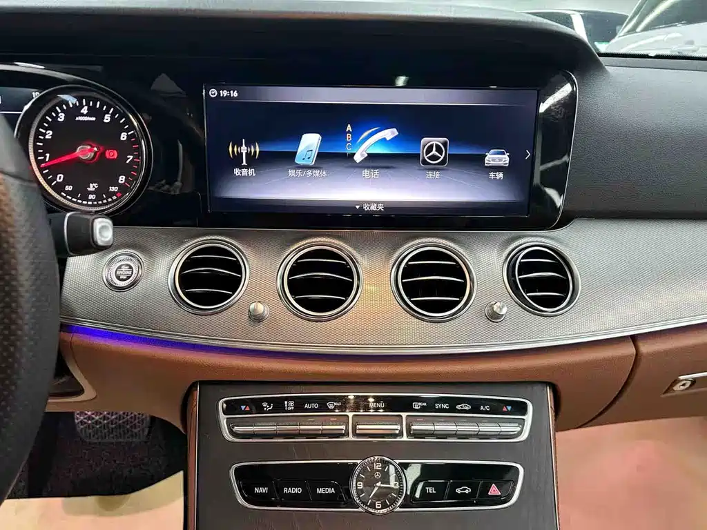 Mercedes-Benz E-Class 2018 — фото 18