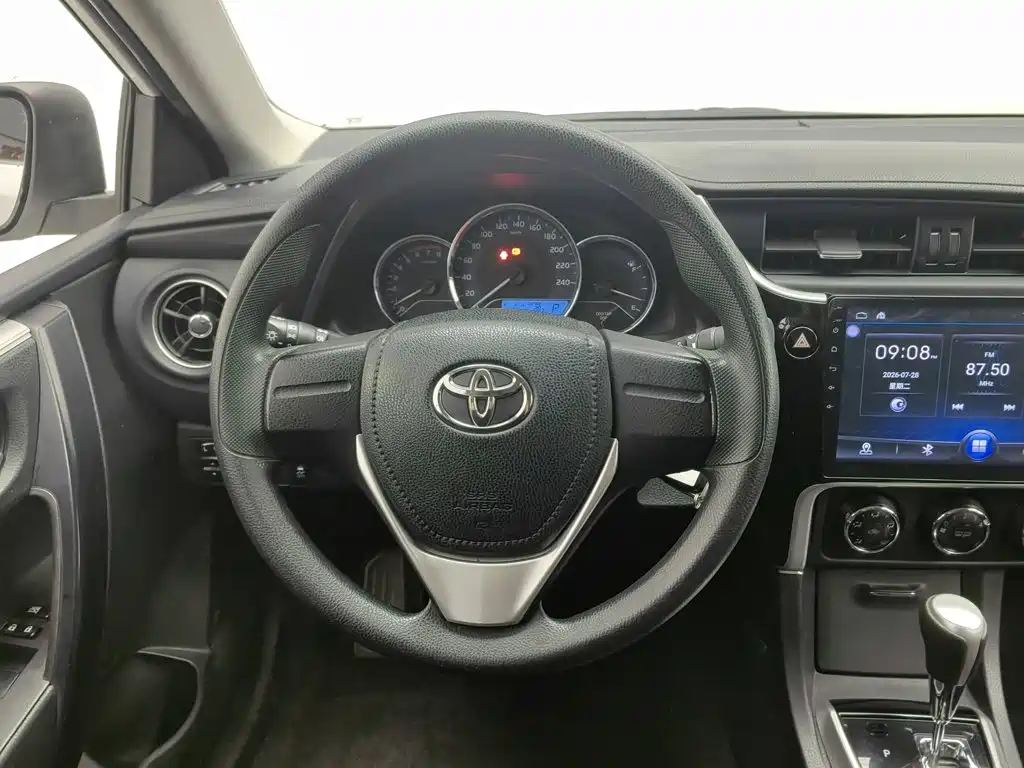 Toyota Corolla 2018 — фото 11