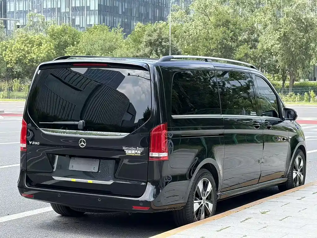 Mercedes-Benz V-Class 2022 — фото 18