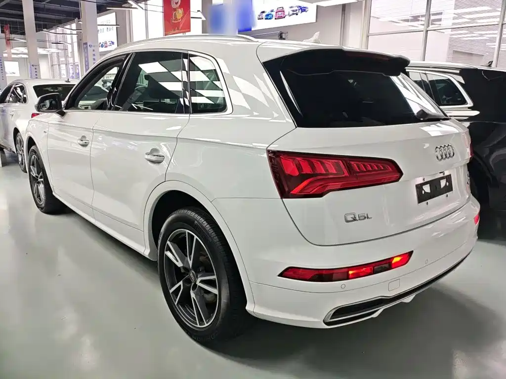 Audi Q5L 2019 — фото 5