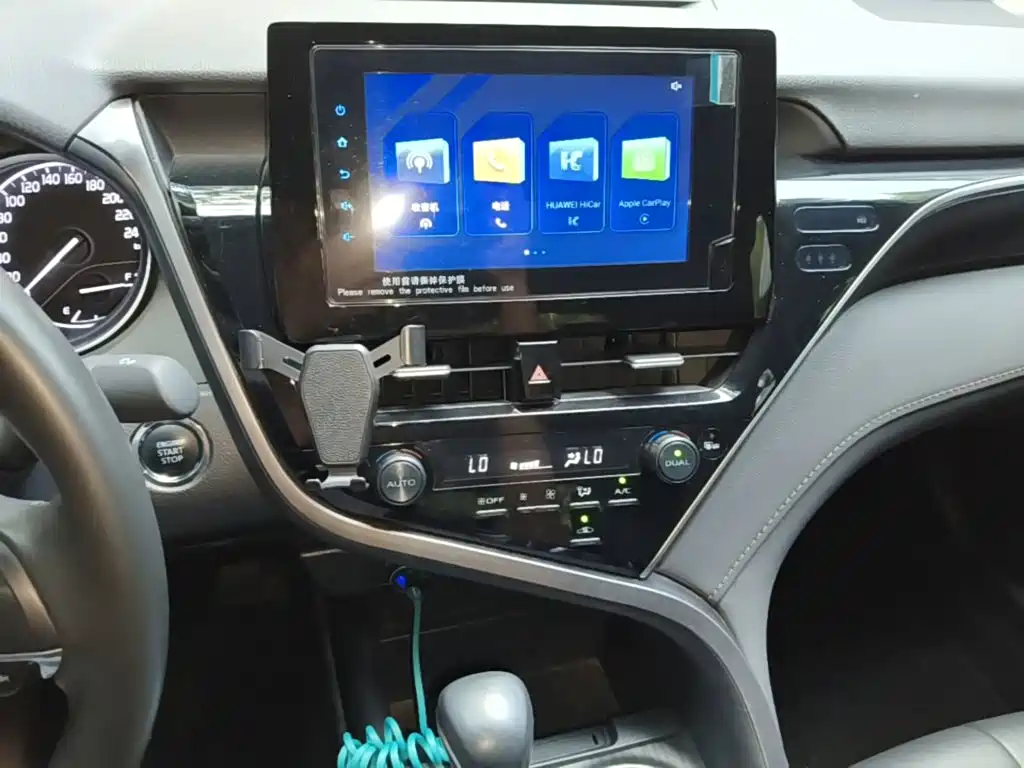 Toyota Camry 2023 — фото 13
