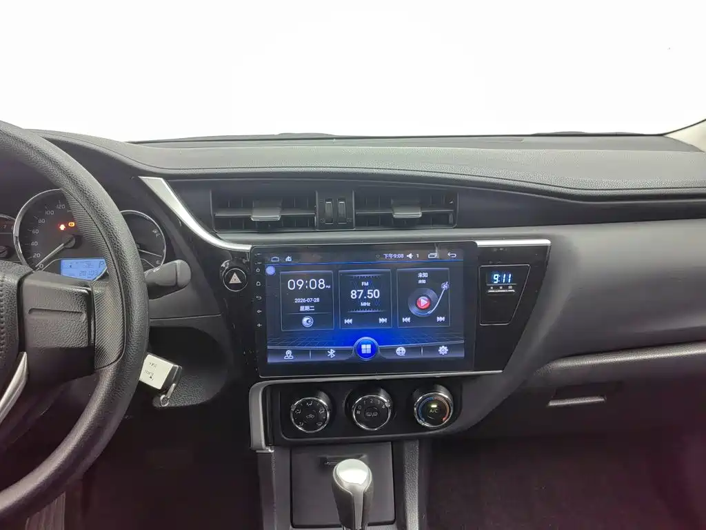 Toyota Corolla 2018 — фото 12