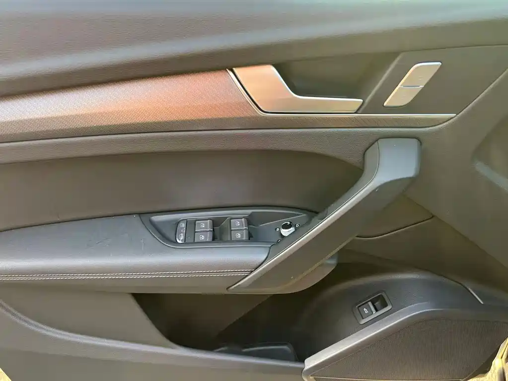 Audi Q5L 2023 — фото 13