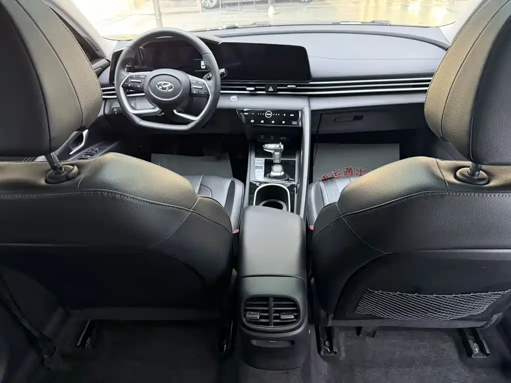 Hyundai Elantra 2022 — фото 11