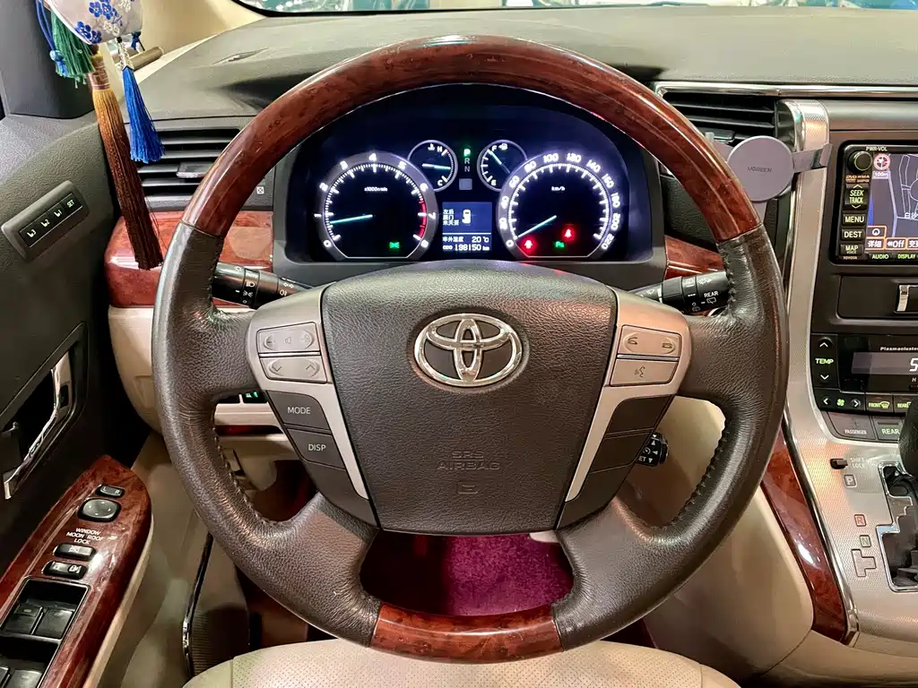 Toyota Alphard 2010 — фото 13