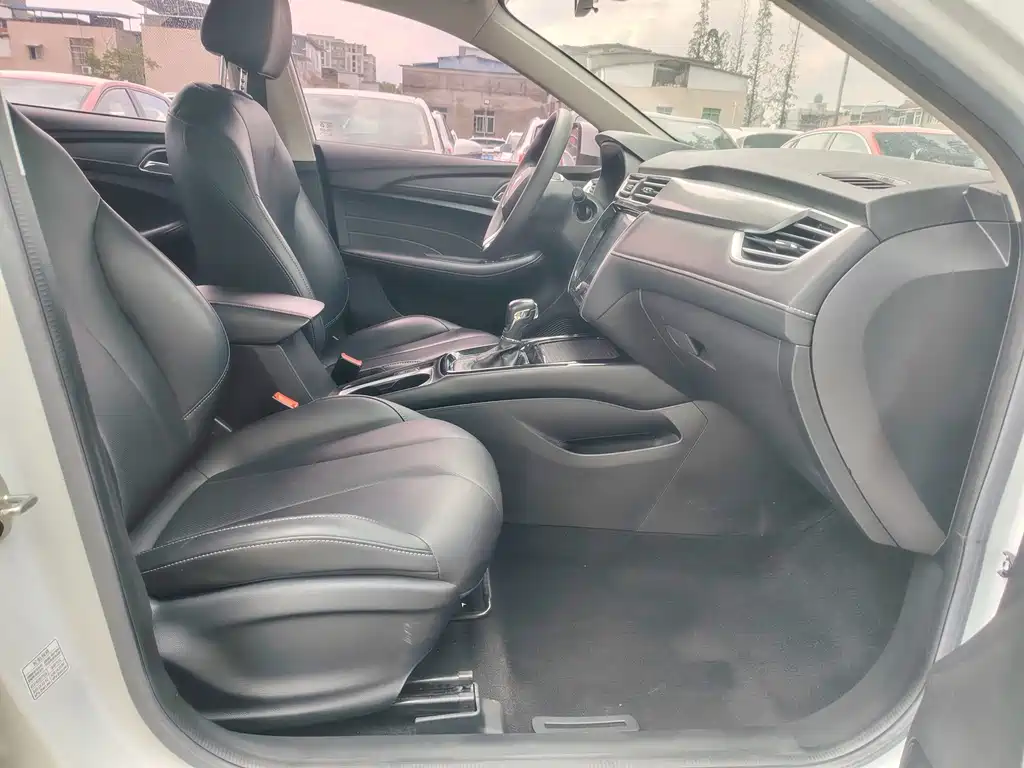 Roewe i5 2020