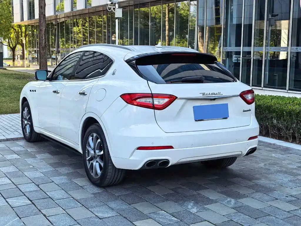 Maserati Levante 2018 — фото 46