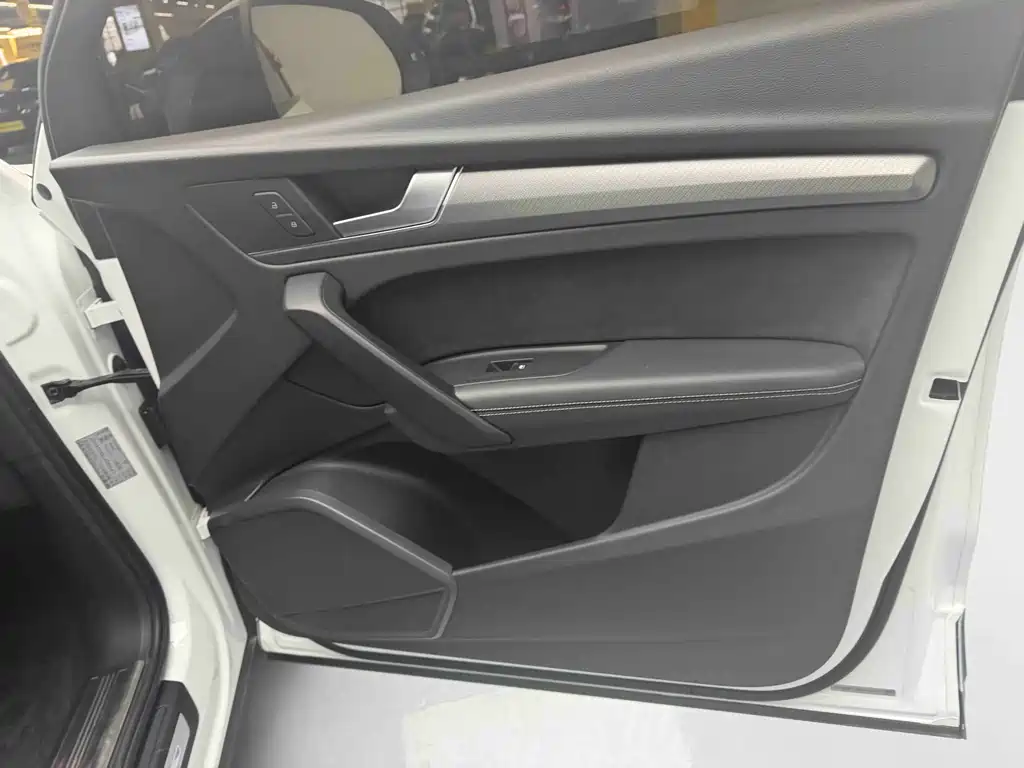 Audi Q5L Sportback 2021 — фото 17