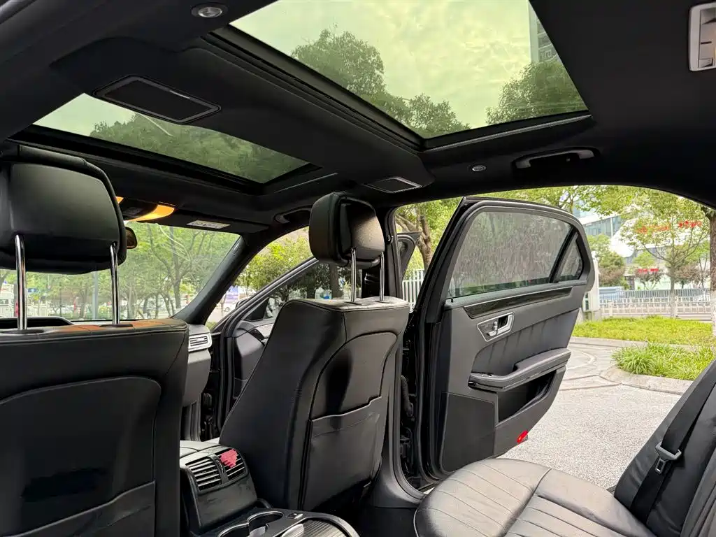 Mercedes-Benz E-Class 2015 — фото 22