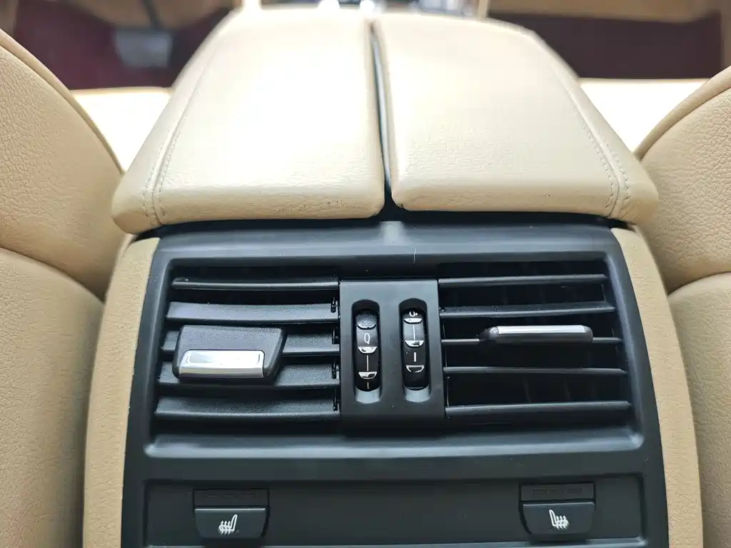 BMW 5 Series 2012 — фото 16