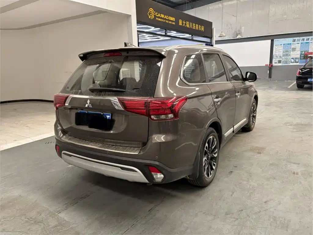 Mitsubishi Outlander 2019 — фото 10