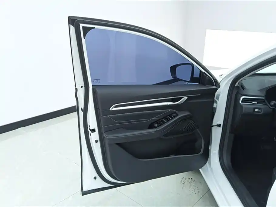 Geely Emgrand 2024