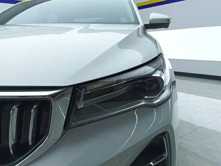 Geely Emgrand 2024