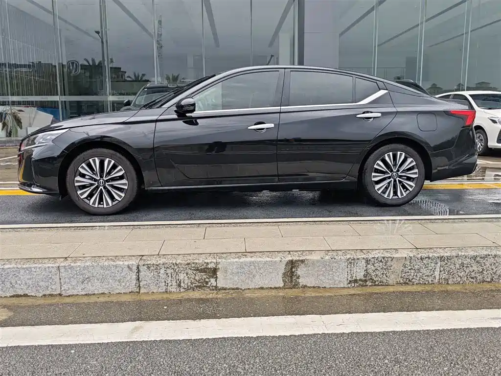 Nissan Teana 2025