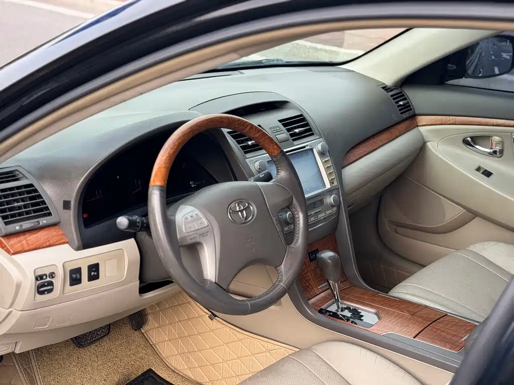 Toyota Camry 2011 — фото 13