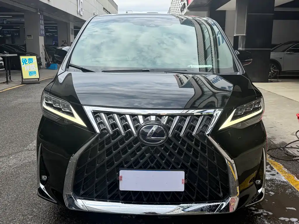 Lexus LM 2022