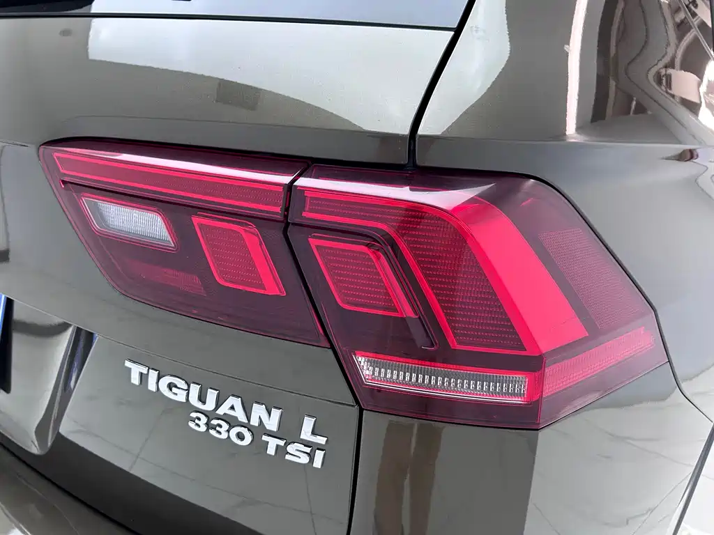 Volkswagen Tiguan L 2018 — фото 24